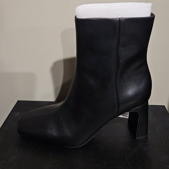 Womens boots - Picture 1 of 2